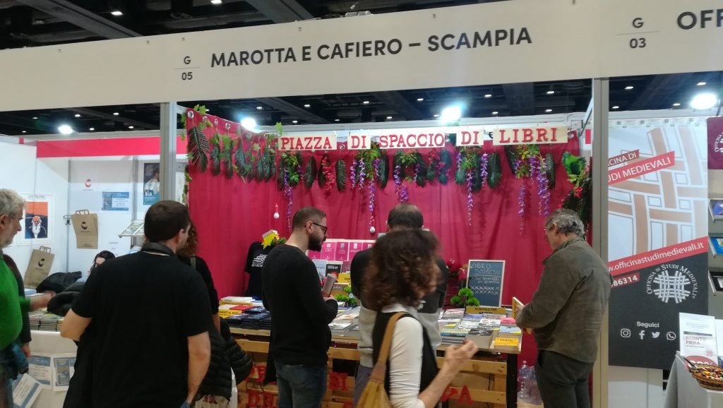 più libri più liberi_stand Scampia